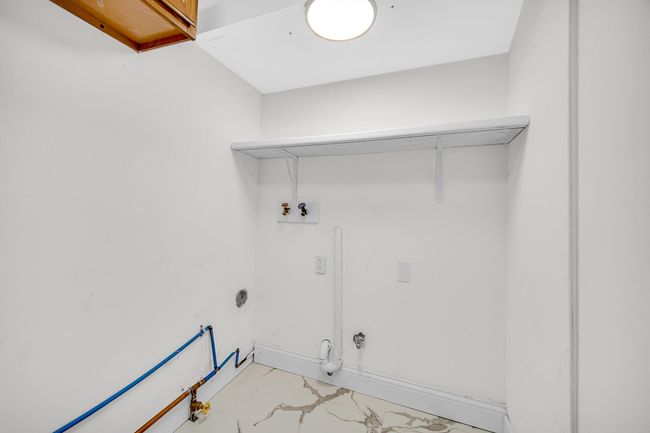 Suite A Main Laundry | Image 16