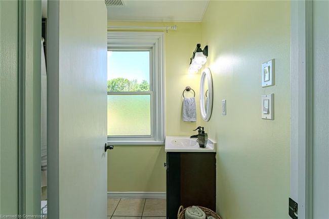 631 Hillcrest Rd, Home with 4 bedrooms, 2 bathrooms and null parking in Simcoe ON | Image 12