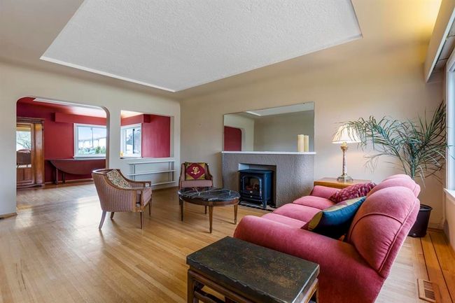 3530 Triumph Street, House other with 5 bedrooms, 3 bathrooms and 1 parking in Vancouver BC | Image 4