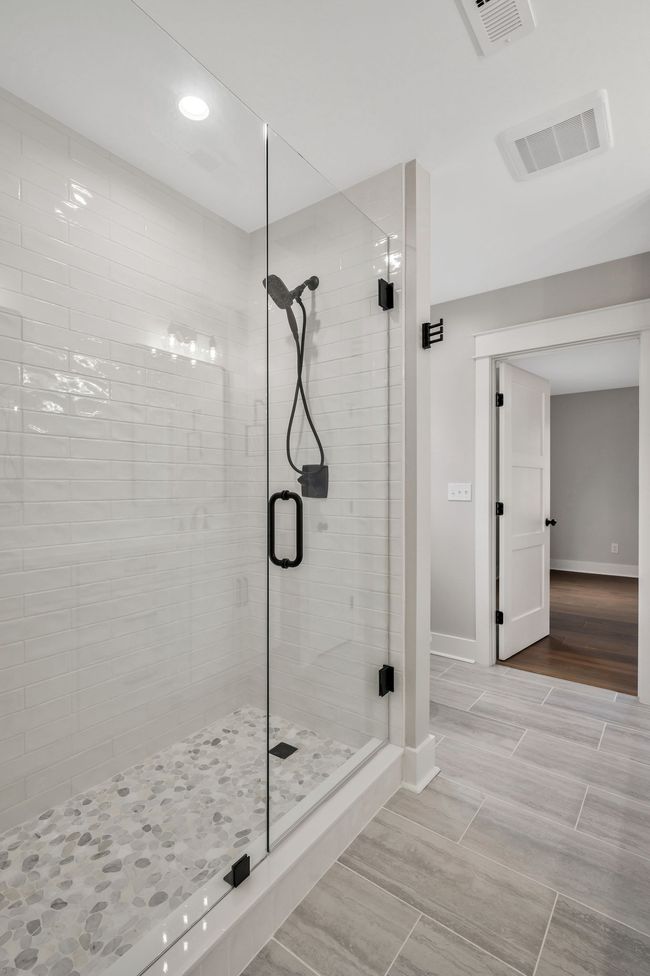 Jack and Jill Bathroom | Image 45