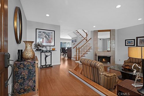 unit-102-600 John K Dr, Long Beach, CA, 90803-6395 | Card Image