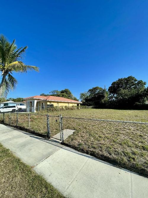 936 39th Street, West Palm Beach, FL, 33407 | Card Image