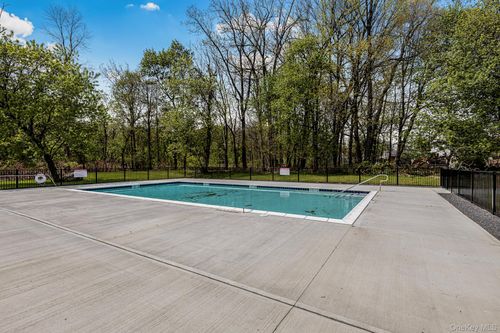 19 Magnolia Park Rd, Middletown, NY, 10940-3576 | Card Image