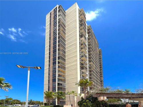 apt-2334-20379 W Country Club Dr, Aventura, FL, 33180-1629 | Card Image