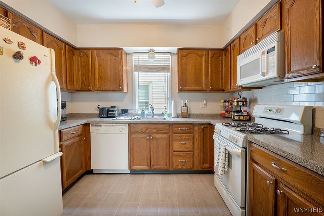 Kitchen in Lower Unit | Image 8