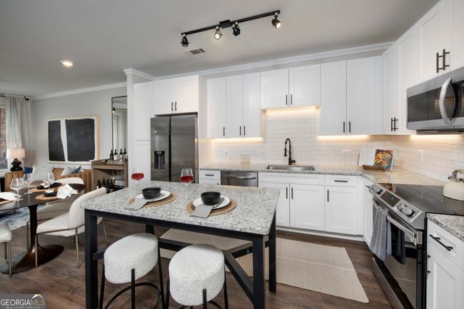 APT-1212 - 1520 Laurel Crossing Pkwy, Condo with 3 bedrooms, 2 bathrooms and 2 parking in Buford GA | Image 4