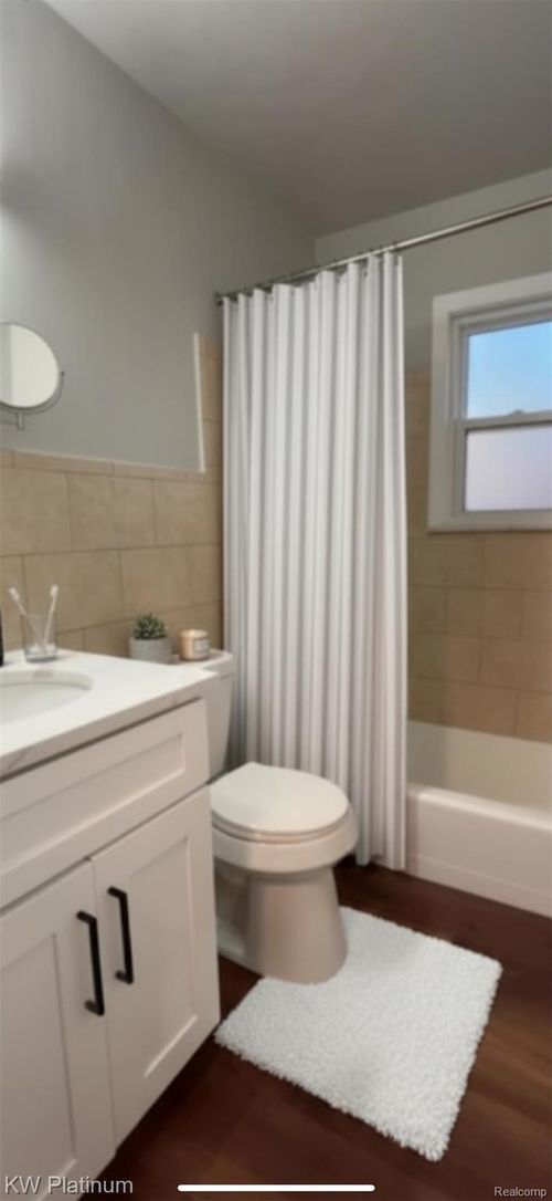 22639 Stephens St, Saint Clair Shores, MI, 48080-1479 | Card Image