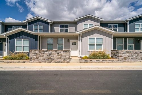 1524 Crownpoint Dr, Rockingham, VA, 22801-8877 | Card Image