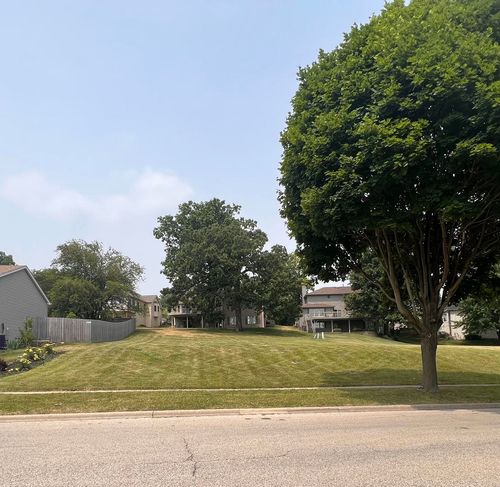 640 Highland Springs Dr, Elgin, IL, 60123-2557 | Card Image