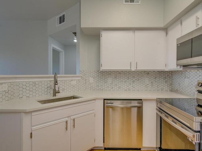 APT-932 - 2320 Gracy Farms Ln, Condo with 1 bedrooms, 1 bathrooms and 1 parking in Austin TX | Image 9