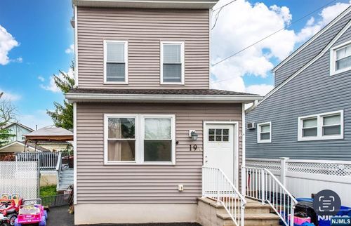 21 Chestnut St, Garfield, NJ, 07026-2819 | Card Image