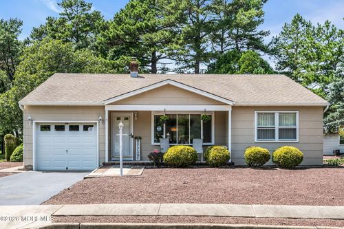 49 Dreyfus Ct, Toms River, NJ, 08757-5823 | Card Image