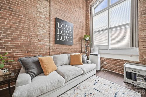 129-201 S Hoskins Rd, Charlotte, NC, 28208-1458 | Card Image