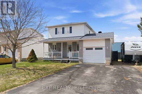 296 Bonavista St, Rockland, ON, K4K1N8 | Card Image