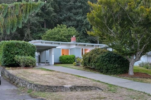 4270 Parkside Cres, Saanich, BC, V8N2C3 | Card Image