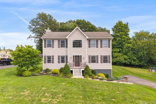 6 Apple Ln, Highland, NY, 12528-1824 | Card Image