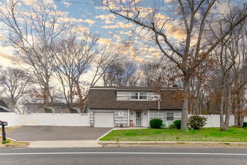 5439 Expressway Dr N, Holtsville, NY, 11742-1311 | Card Image