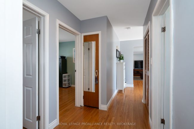 70 Briscoe St, House other with 4 bedrooms, 2 bathrooms and 4 parking in Amherstview ON | Image 12