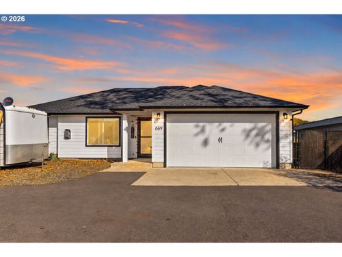 669 Nw T St, Winston, OR, 97496-9576 | Card Image