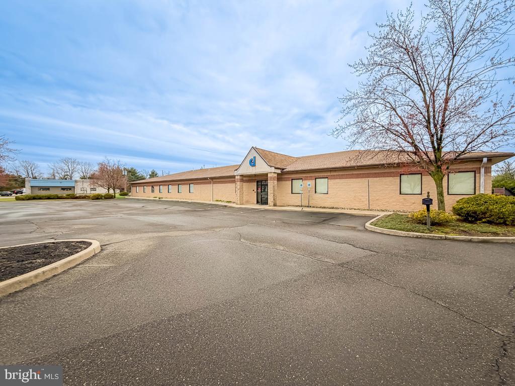 155 Bradford Dr, West Berlin, NJ
