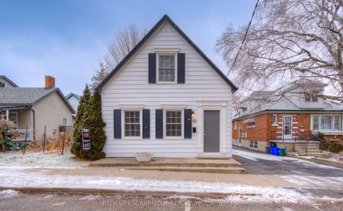 30 Young St W, Waterloo, ON, N2L2Z1 | Card Image