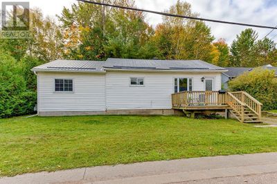 1332 Victoria St, House other with 3 bedrooms, 1 bathrooms and 2 parking in Petawawa ON | Image 2