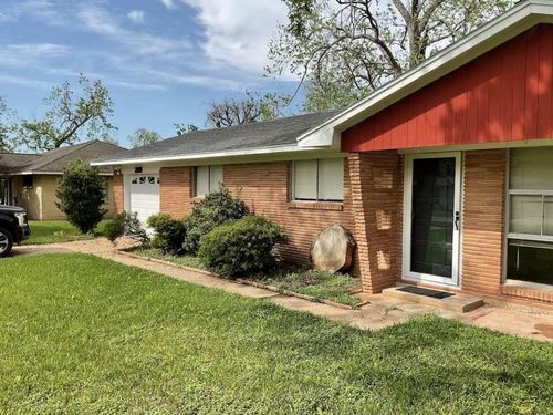 210 Southern Oaks Dr, Lake Jackson, TX, 77566-4709 | Card Image