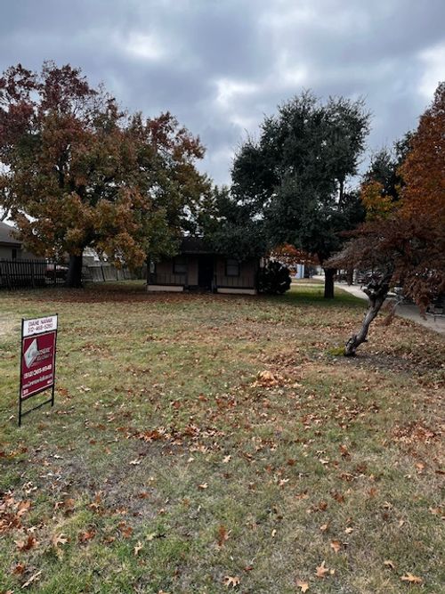 107 Main St, Hutto, TX, 78634-4305 | Card Image