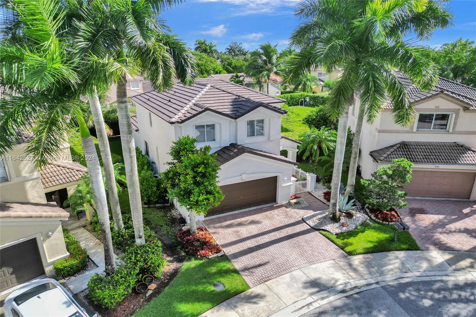Bamboo Ln, Weston, FL 33327