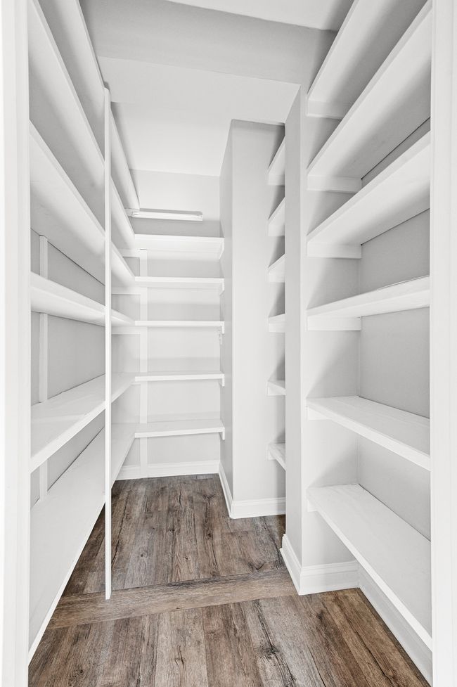HUGE CUSTOM PANTRY | Image 39
