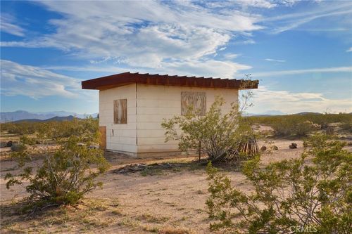 77 Copper Moon Ln, Joshua Tree, CA, 92252 | Card Image