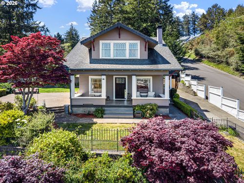525 Park Ave, Coos Bay, OR, 97420-2233 | Card Image