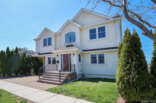 489 Emory Rd, Mineola, NY, 11501-1018 | Card Image