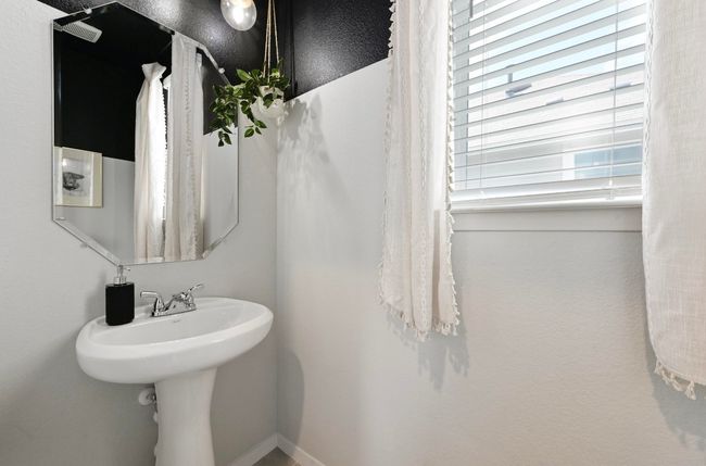 Half bath | Image 15
