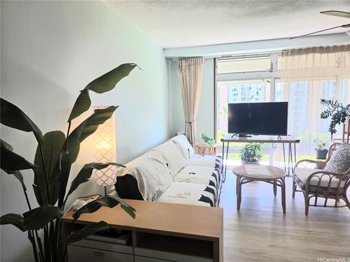 724-1511 Nuuanu Ave, Honolulu, HI, 96817-3706 | Card Image