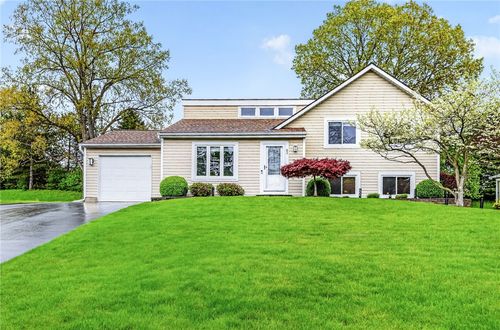 82 Brandywine Ter, Rochester, NY, 14623-5253 | Card Image