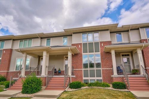 1422 Smithfield Dr, Sun Prairie, WI, 53590-7059 | Card Image