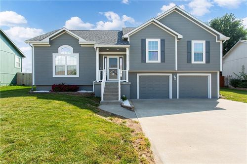 2105 Nw Sweetgum Ct, Grain Valley, MO, 64029-8389 | Card Image