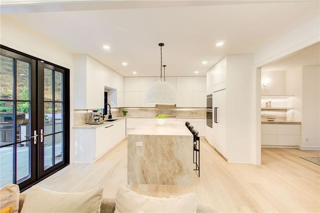 6090 River Chase Cir, House other with 4 bedrooms, 5 bathrooms and 2 parking in Sandy Springs GA | Image 6