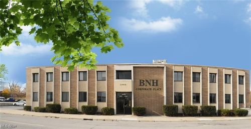 102-2940 Noble Rd, Cleveland Heights, OH, 44121-2242 | Card Image