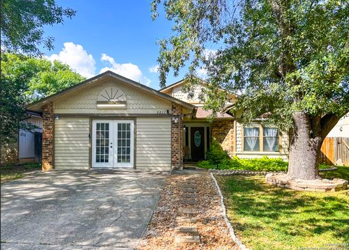 9211 Deer Vlg, San Antonio, TX, 78250-4930 | Card Image