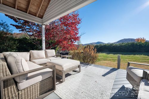 207 E Farm Creek Dr, Asheville, NC, 28806-1450 | Card Image