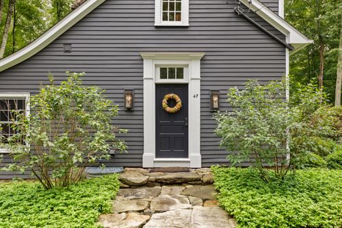 47 Godfrey Rd W, Weston, CT, 06883-1303 | Card Image