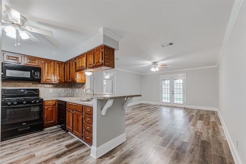 617 Dogwood St, Lake Jackson, TX, 77566-4339 | Card Image