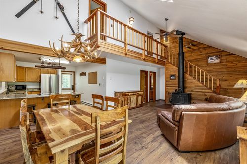 132 Burgundy Cir, Silverthorne, CO, 80498-5348 | Card Image