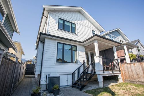 341 E 13th St, North Vancouver, BC, V7L2L8 | Card Image
