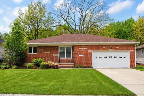 7300 Maplewood Rd, Parma, OH, 44130-3729 | Card Image