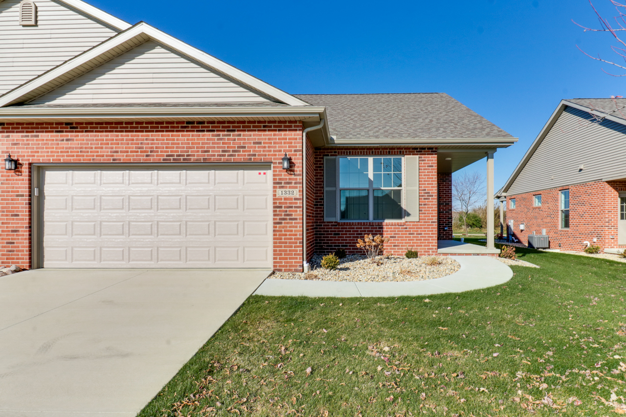 1332 Monterey Pine Drive, For Sale in Normal Zoocasa