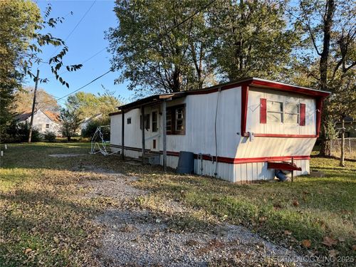 905 S Garfield Ave, Wagoner, OK, 74467-7109 | Card Image