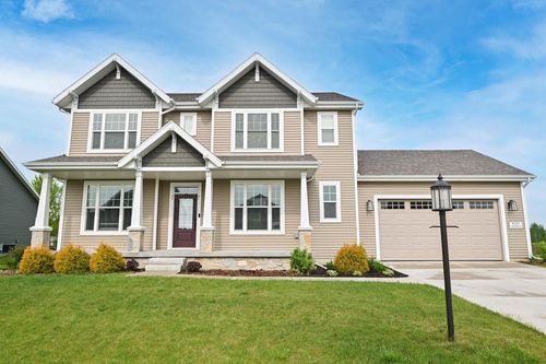 W201N5523 Magnolia Lane, Menomonee Falls, WI, 53051 | Card Image